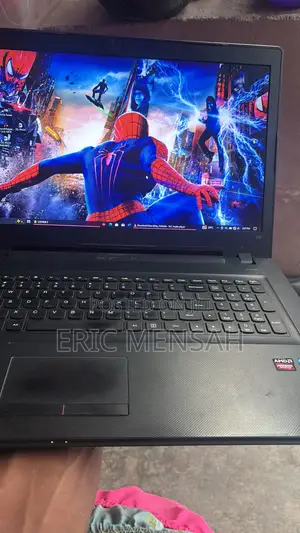 Laptop Lenovo IdeaPad 300 16GB Intel Core i7 HDD+SSD 1T