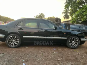 Mercedes-Benz 220E 1998 Black