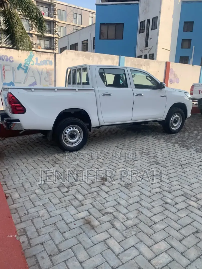 New Toyota Hilux 2025 White