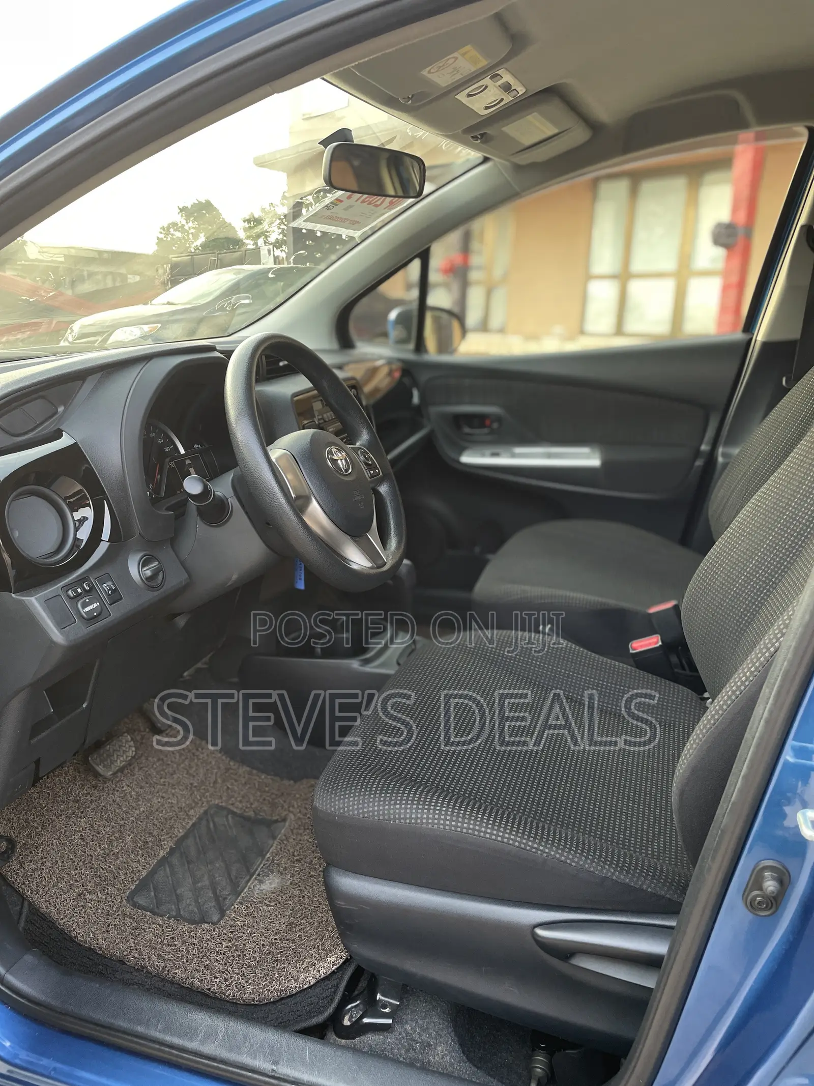 Toyota Vitz 1.3 FWD 5dr 2015 Blue