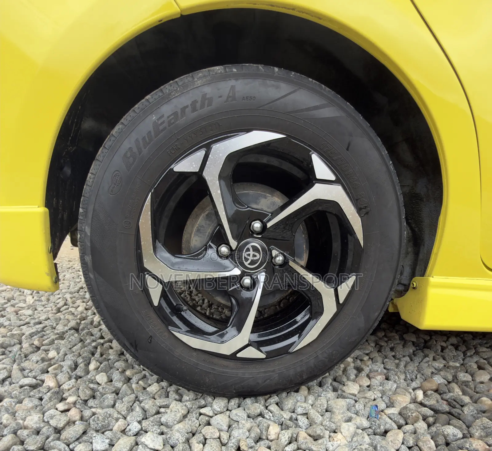 Toyota Vitz 1.3 FWD 5dr 2015 Yellow