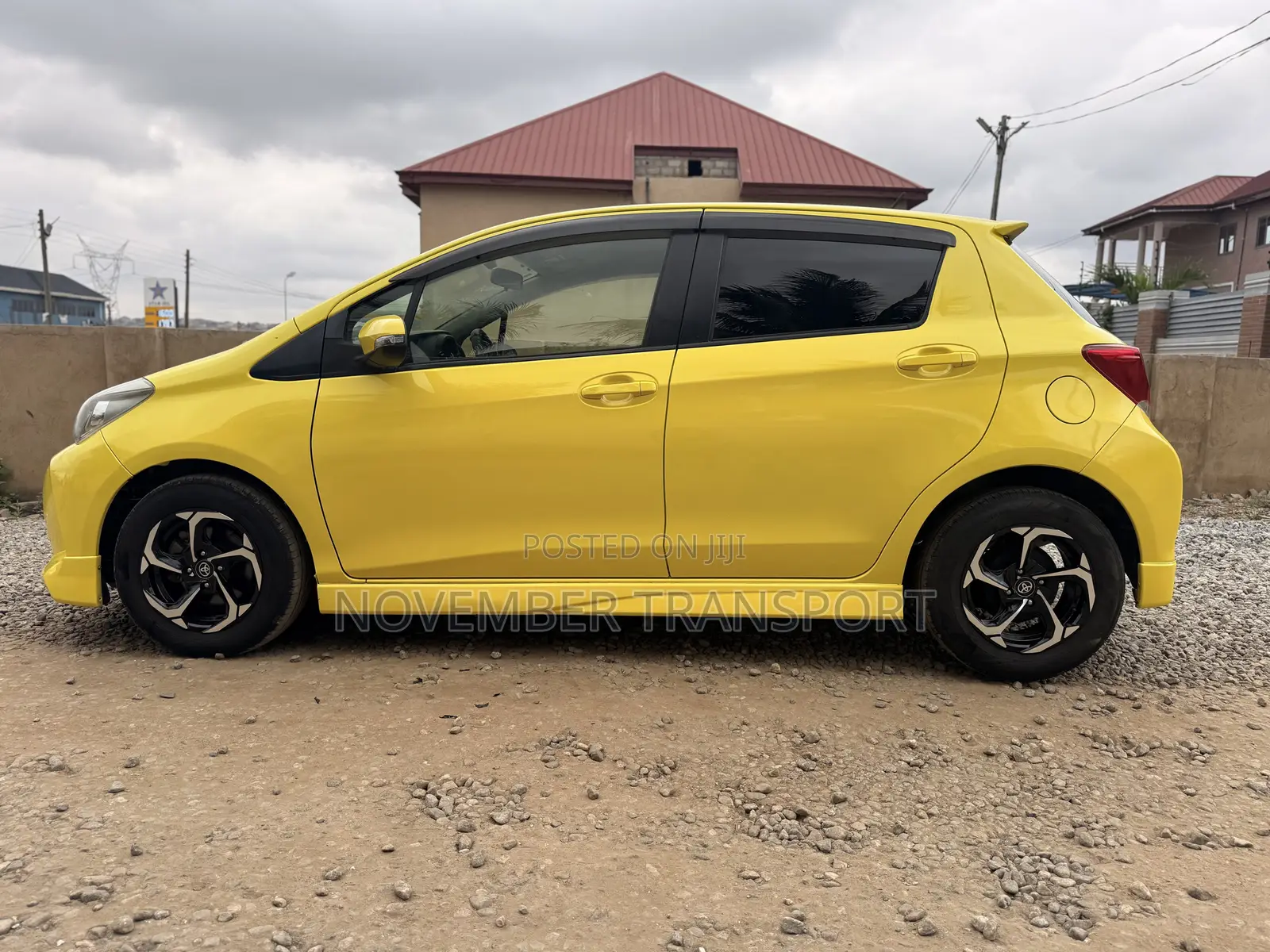 Toyota Vitz 1.3 FWD 5dr 2015 Yellow