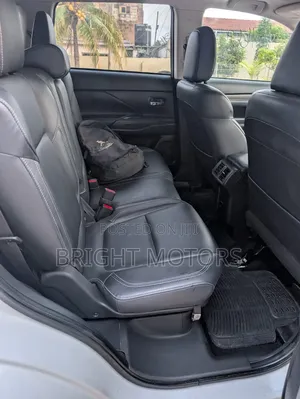 Mitsubishi Outlander SEL FWD 2020 White