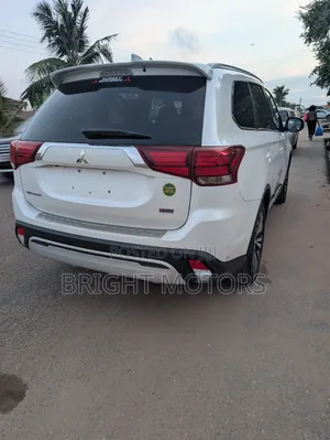 Mitsubishi Outlander SEL FWD 2020 White