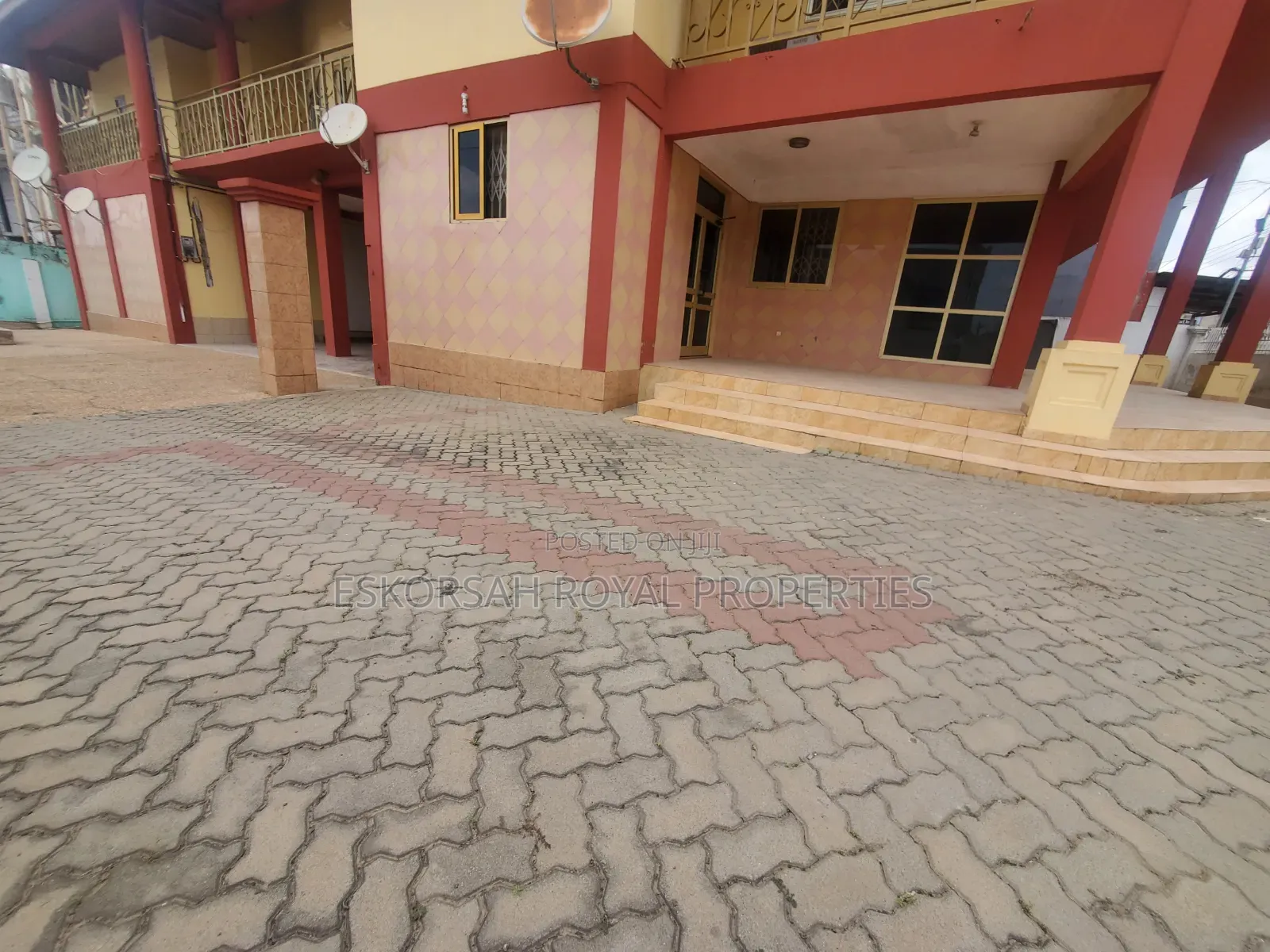 5bdrm House in East Legon American for rent
