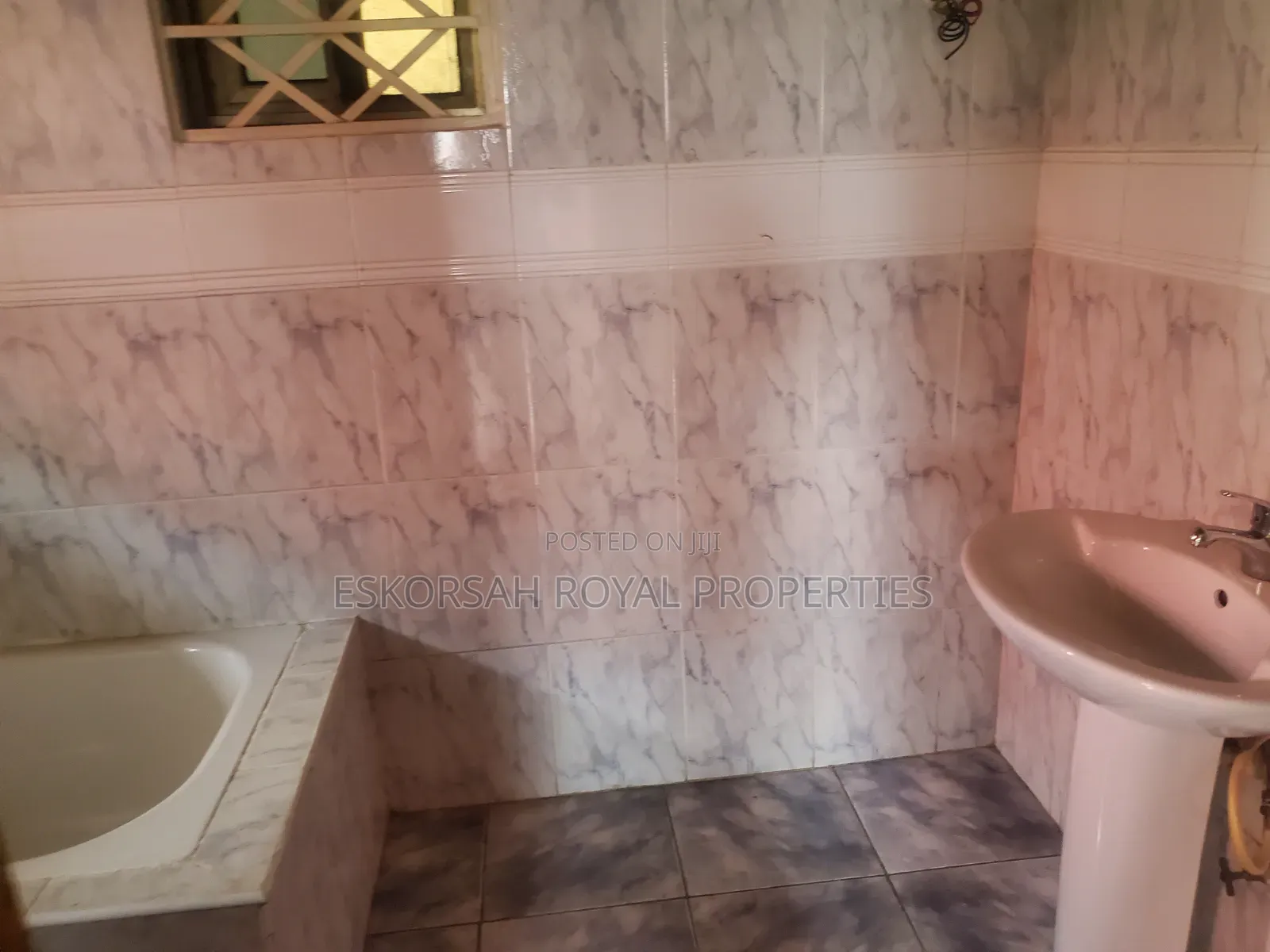 5bdrm House in East Legon American for rent