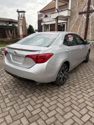 Toyota Corolla SE 4dr Sedan (1.8L 4cyl CVT) 2017 Silver