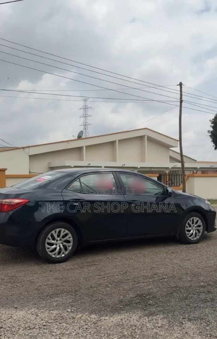 Toyota Corolla LE (1.8L 4cyl 2A) 2018 Black