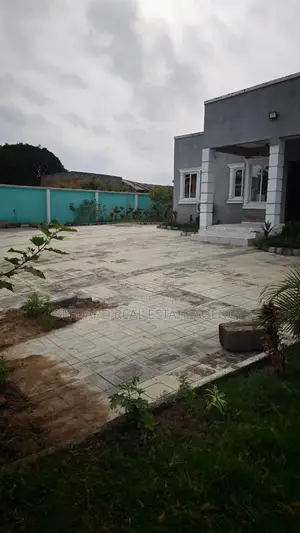3bdrm House in Sefdard Properties, Amasaman for sale