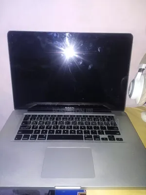 Laptop Apple MacBook Pro 4GB Intel Core 2 Quad HDD+SSD 350GB
