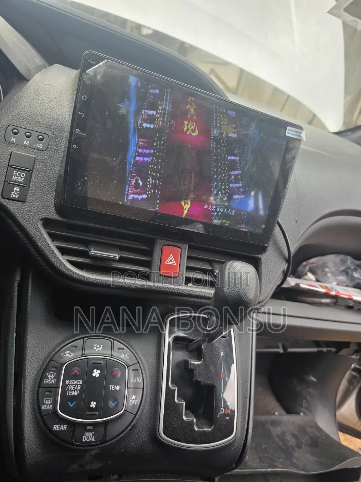 Toyota Voxy 2018 Silver