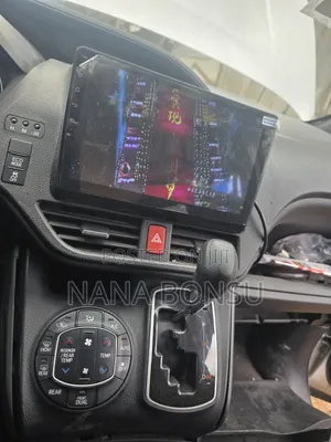 Toyota Voxy 2018 Silver