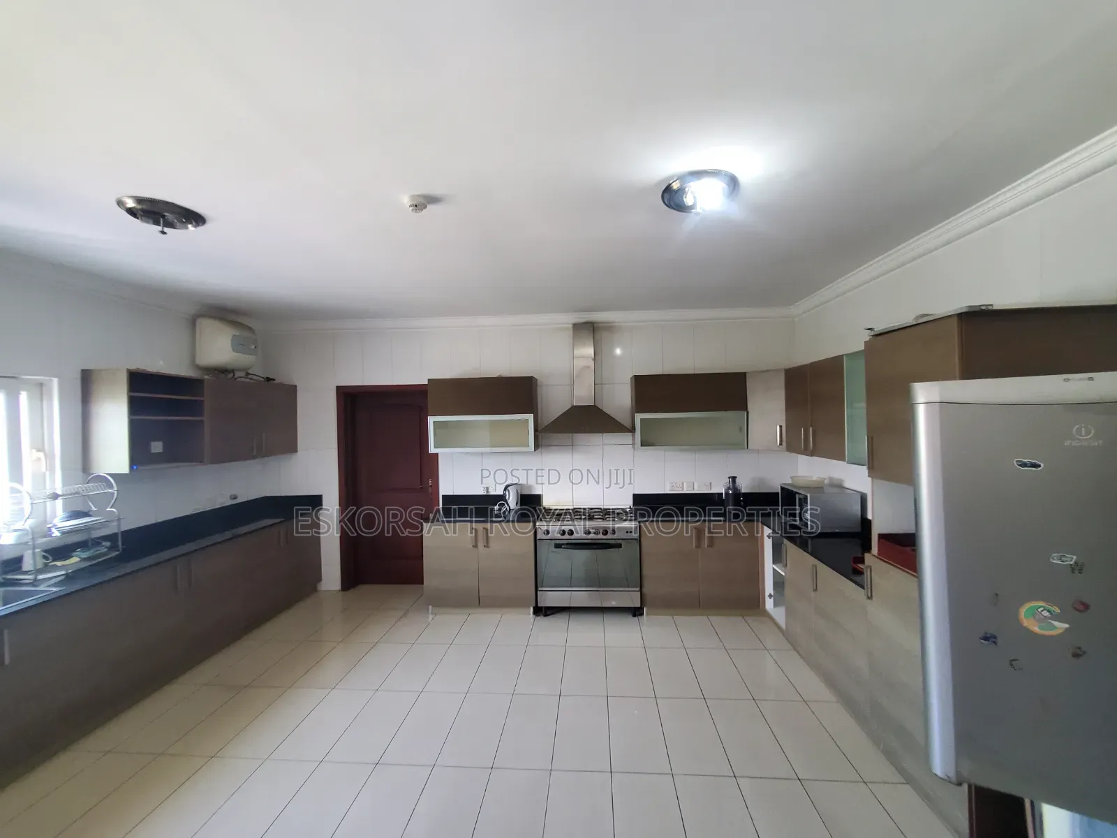 Furnished 3bdrm Apartment in Airport Residential for rent