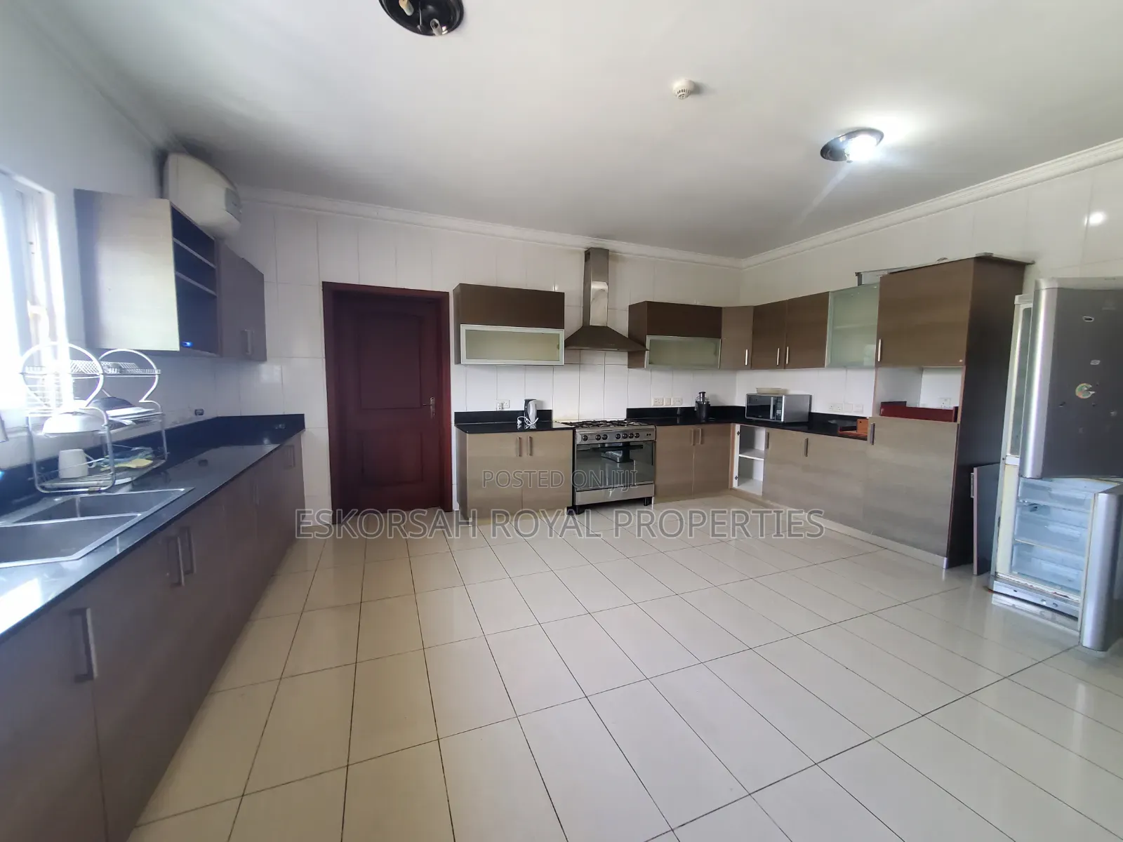 Furnished 3bdrm Apartment in Airport Residential for rent