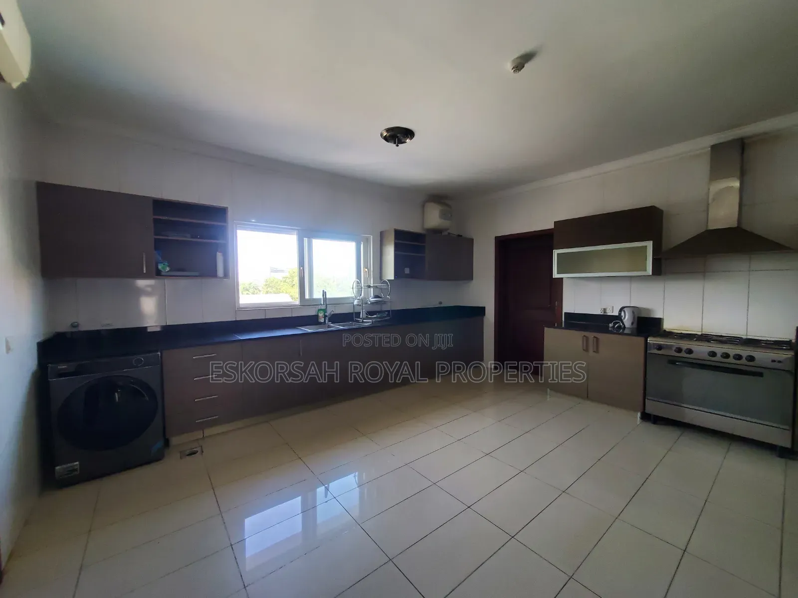 Furnished 3bdrm Apartment in Airport Residential for rent