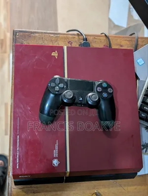 PLAYSTATION 4 With Games