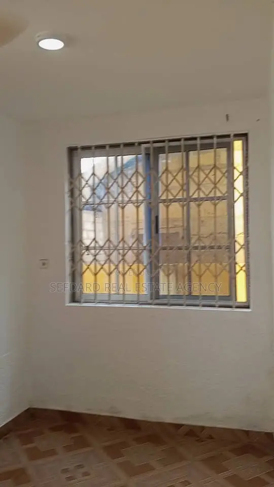 9bdrm Apartment in Sefdard Properties, Ablekuma for sale