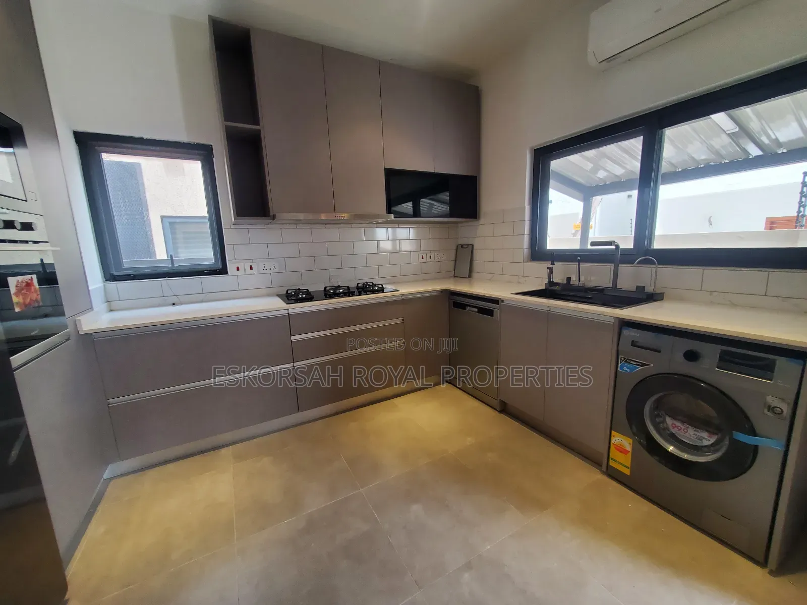 4bdrm House in Oyarifa, Ghana Flag for sale
