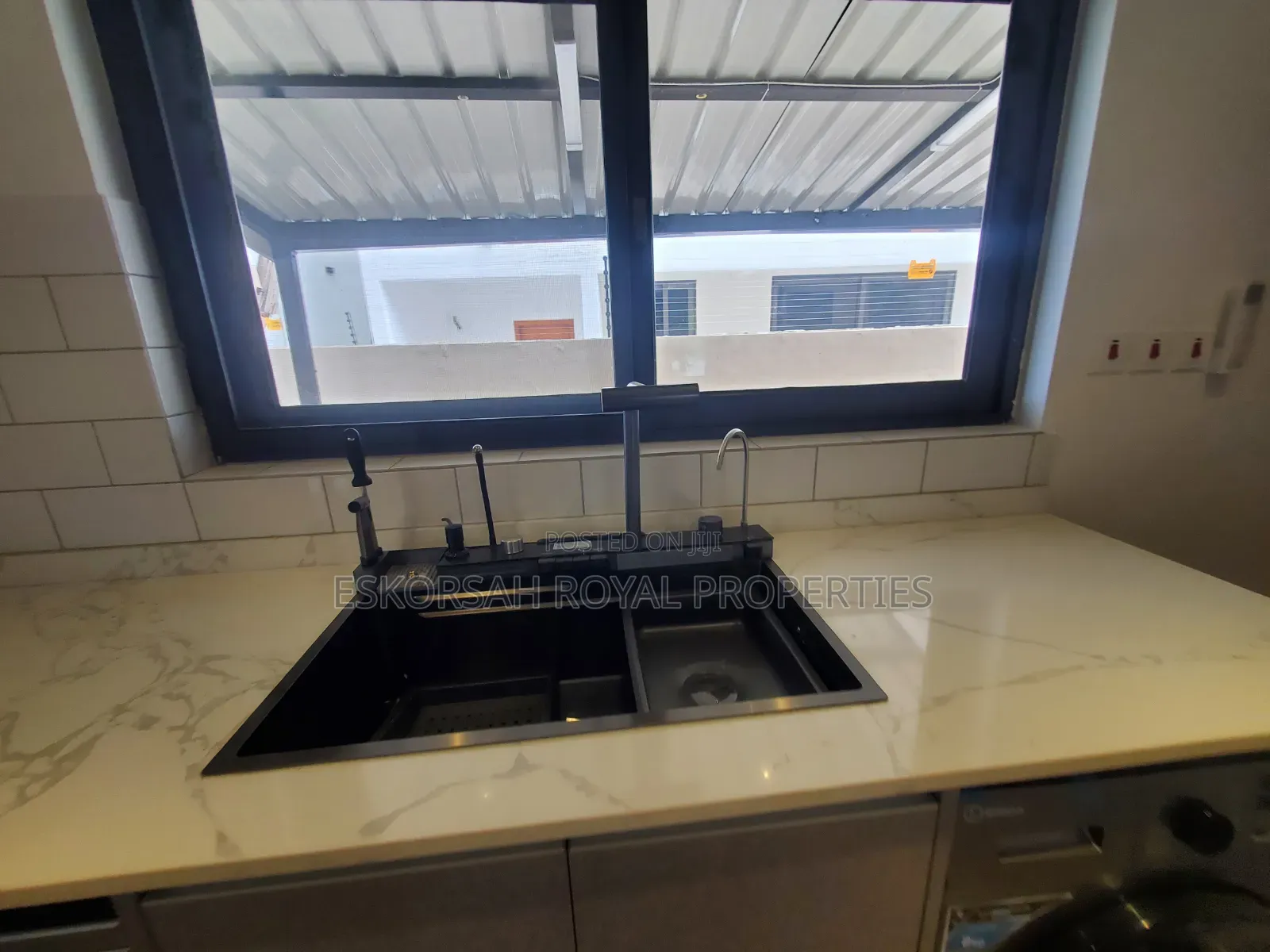 4bdrm House in Oyarifa, Ghana Flag for sale