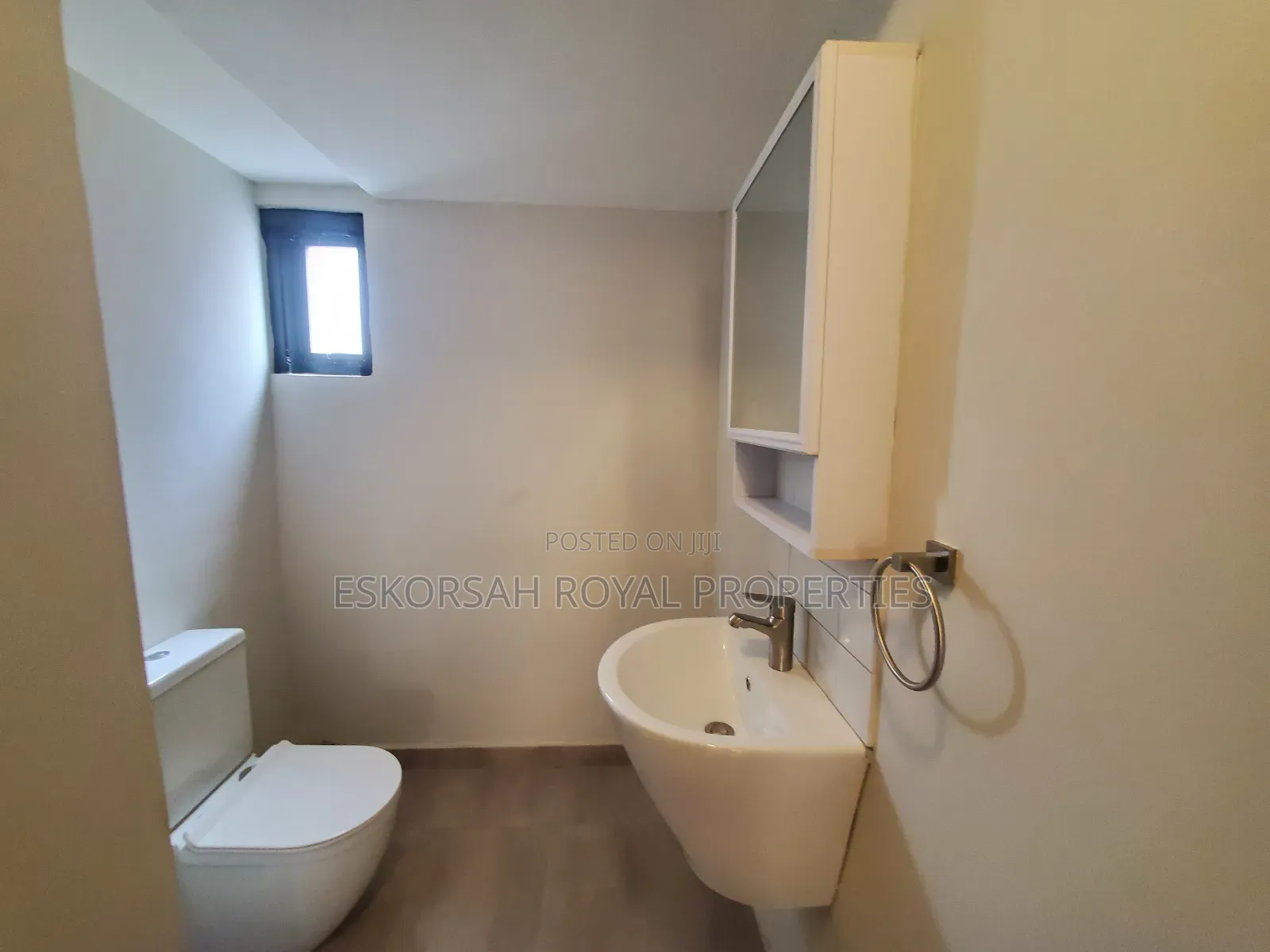 4bdrm House in Oyarifa, Ghana Flag for sale