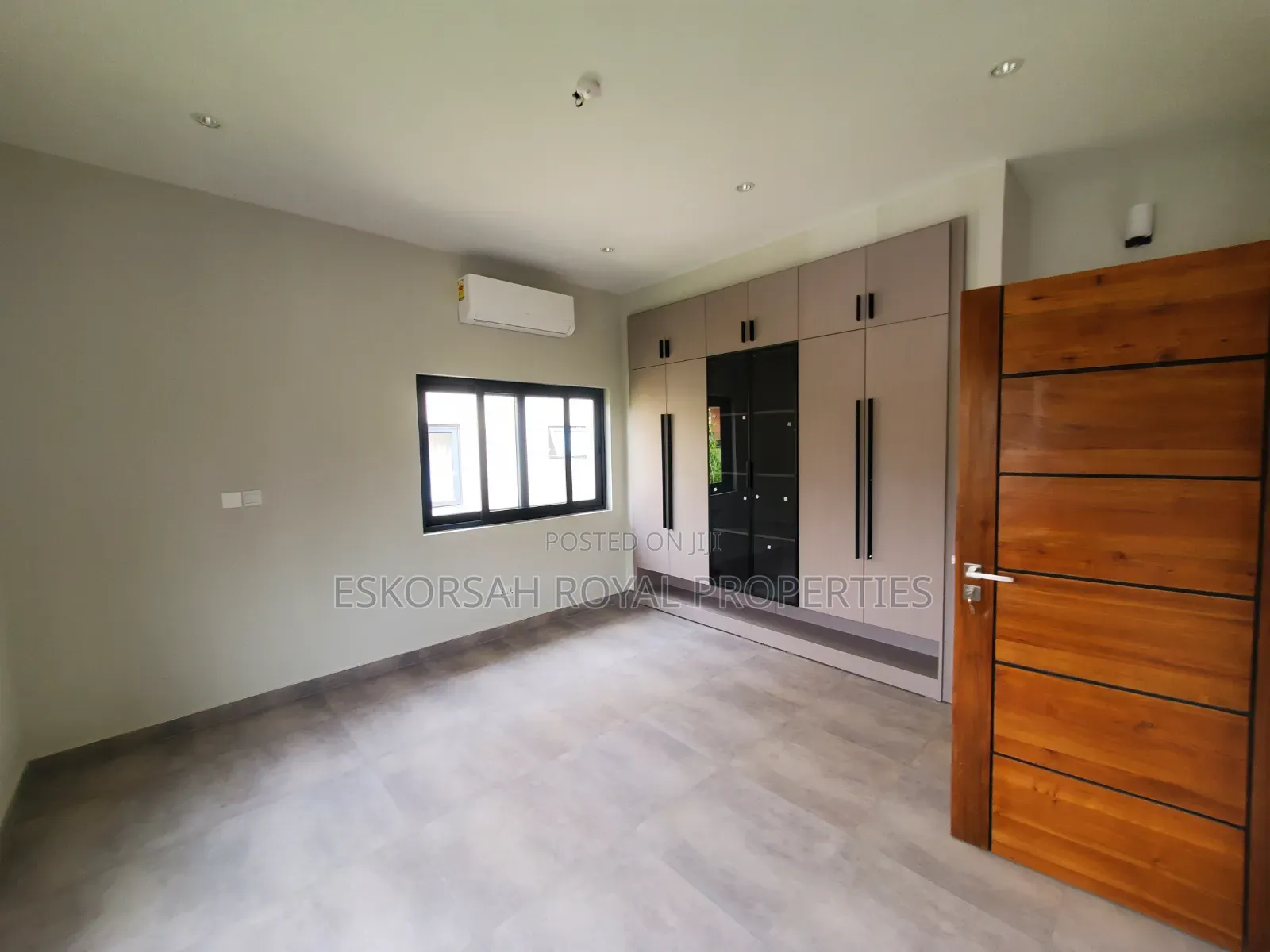 4bdrm House in Oyarifa, Ghana Flag for sale
