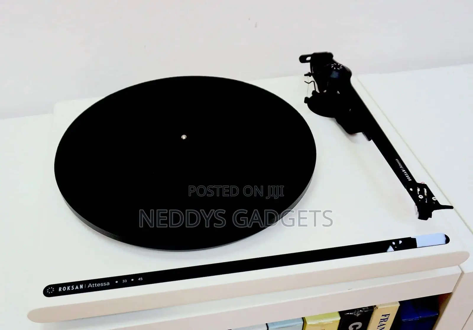 Roksan Attessa Turntable (Inlcuded Phono Stage) White