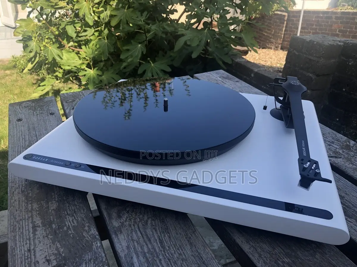 Roksan Attessa Turntable (Inlcuded Phono Stage) White