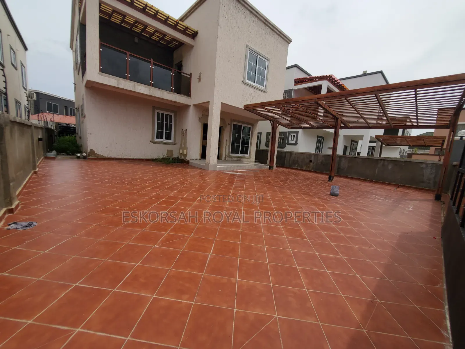 3bdrm House in East Legon, A&C Mall Area for sale