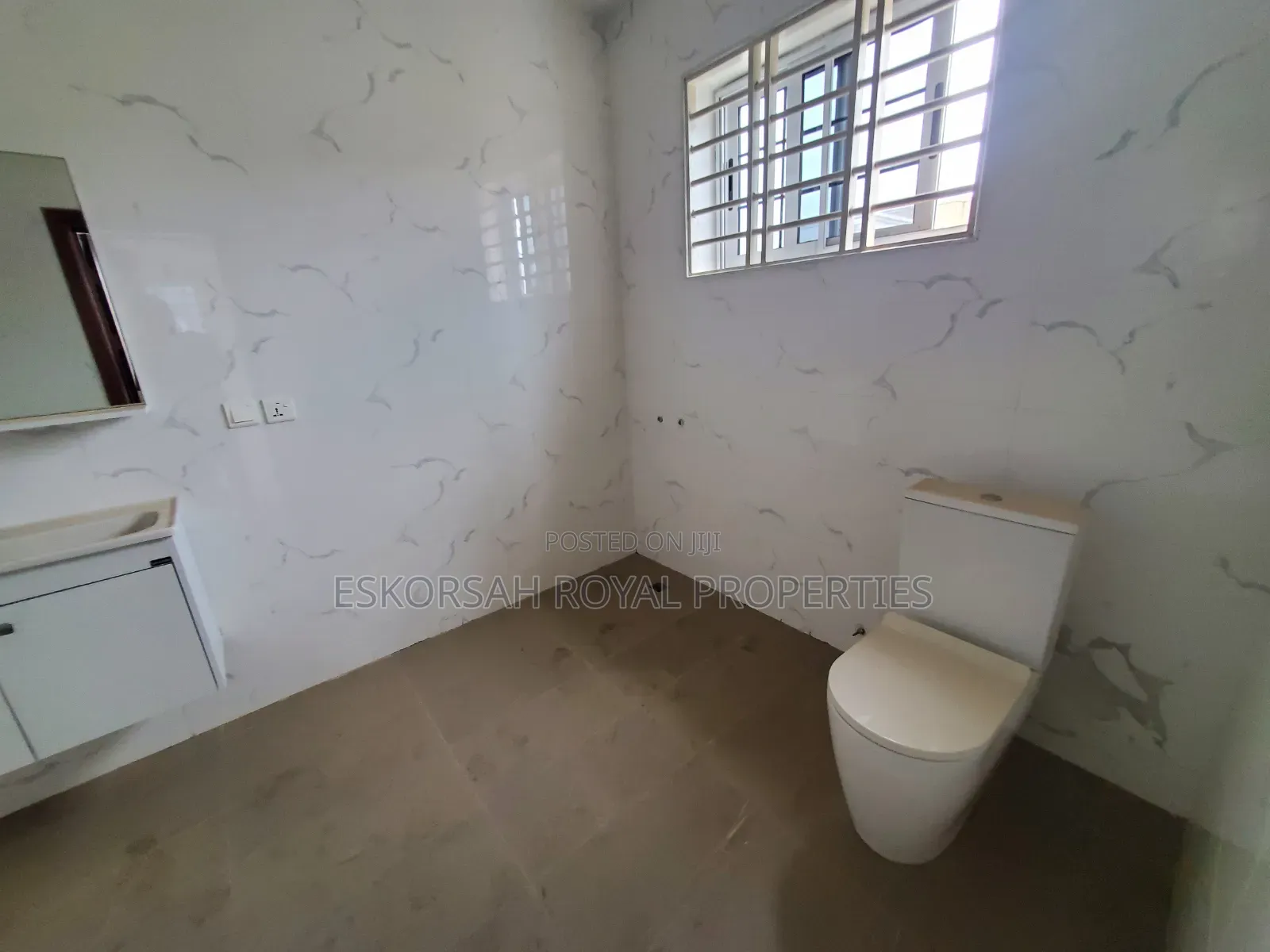 3bdrm House in East Legon, A&C Mall Area for sale