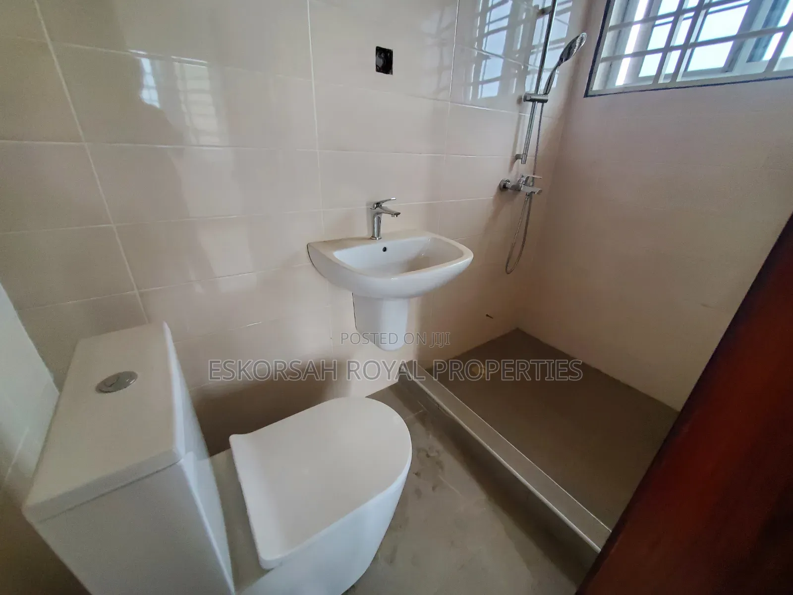 3bdrm House in East Legon, A&C Mall Area for sale