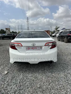 Toyota Camry SE 4dr Sedan (2.5L 4cyl 6A) 2014 White