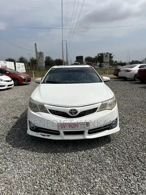 Toyota Camry SE 4dr Sedan (2.5L 4cyl 6A) 2014 White
