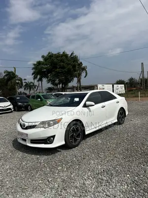 Toyota Camry SE 4dr Sedan (2.5L 4cyl 6A) 2014 White