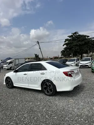 Toyota Camry SE 4dr Sedan (2.5L 4cyl 6A) 2014 White