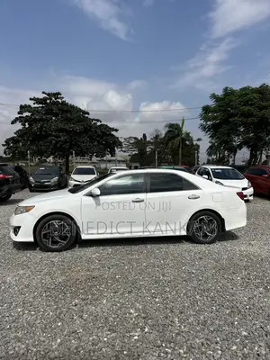 Toyota Camry SE 4dr Sedan (2.5L 4cyl 6A) 2014 White