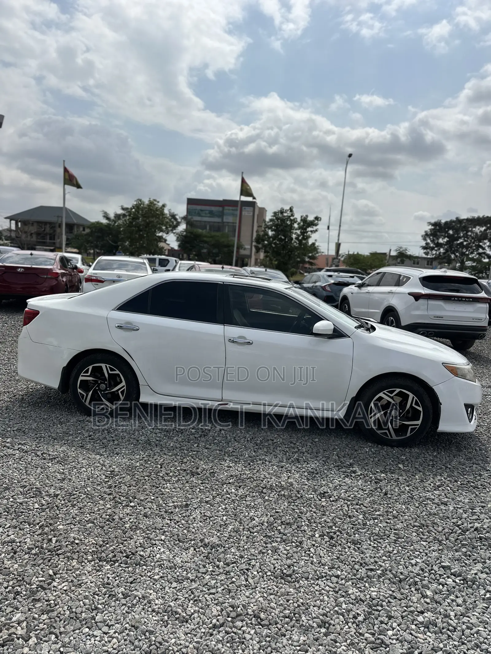 Toyota Camry SE 4dr Sedan (2.5L 4cyl 6A) 2014 White