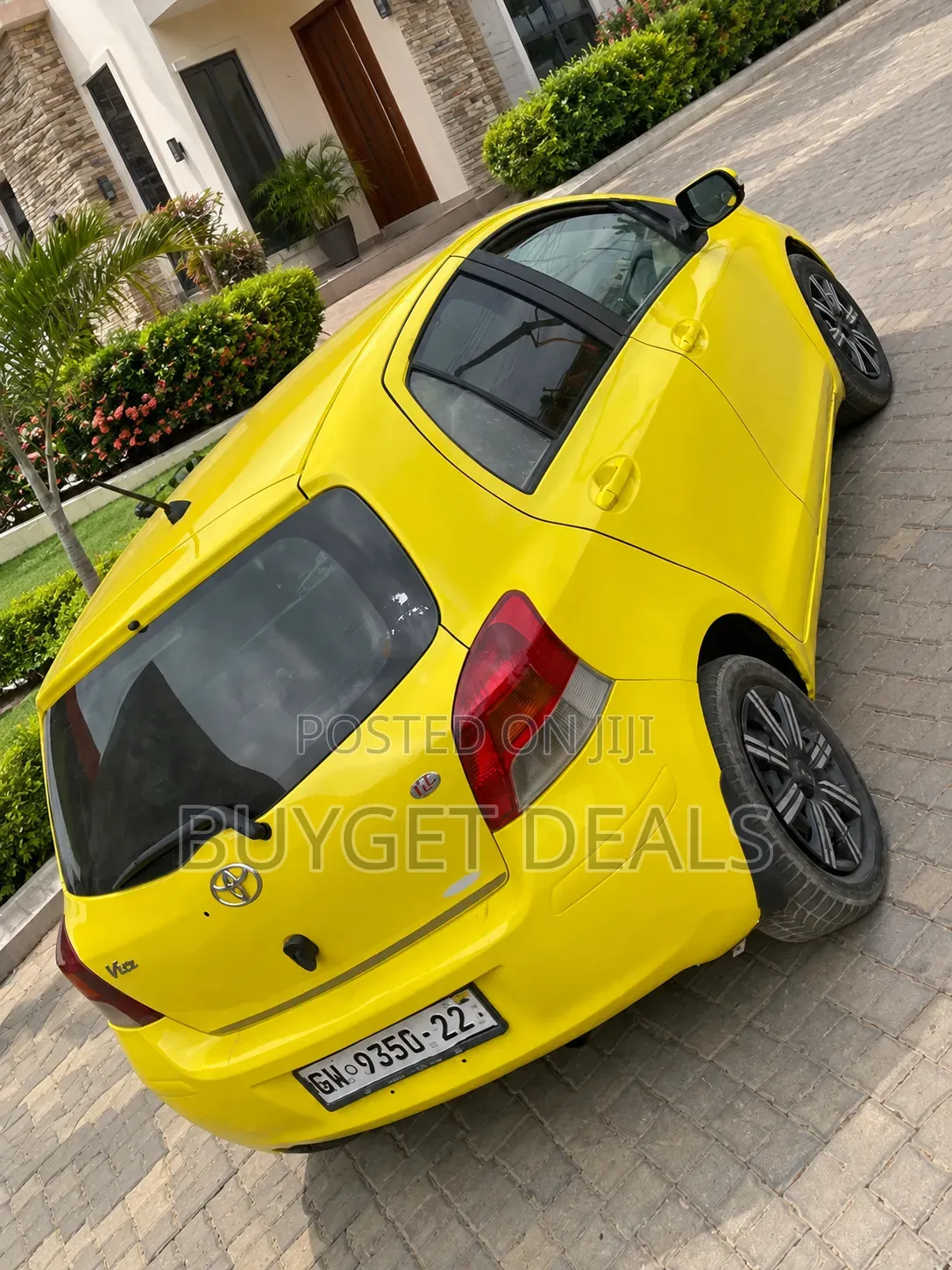 Toyota Vitz 1.5 FWD 3dr 2010 Yellow