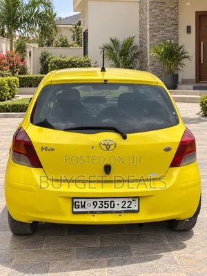 Toyota Vitz 1.5 FWD 3dr 2010 Yellow