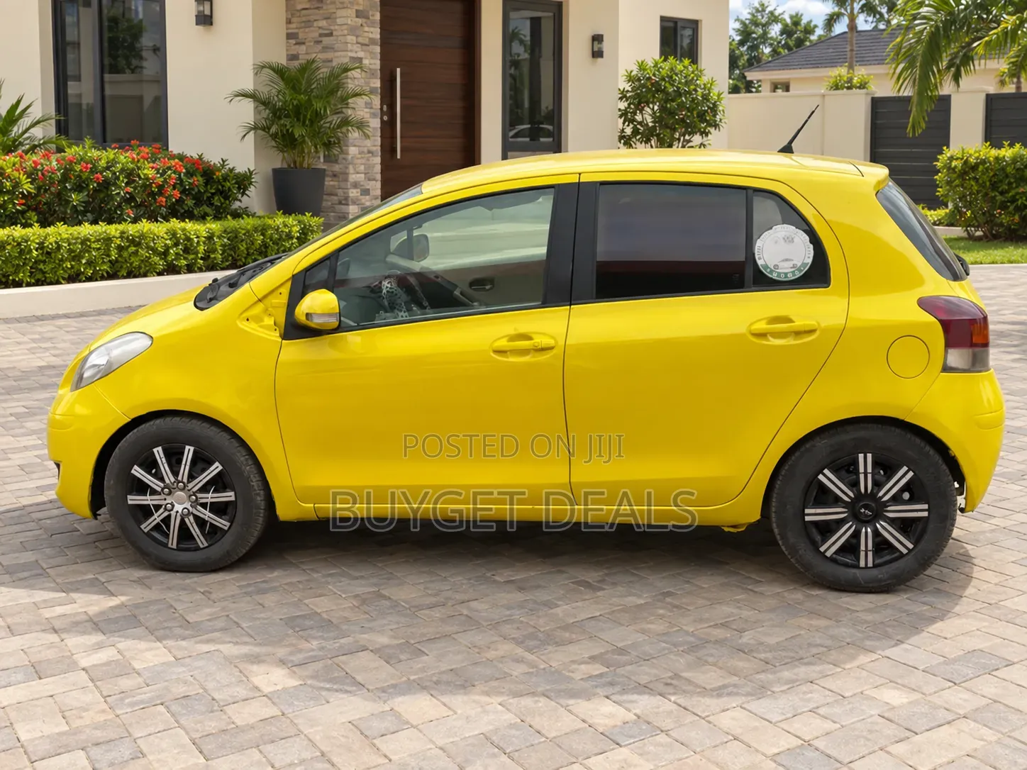 Toyota Vitz 1.5 FWD 3dr 2010 Yellow