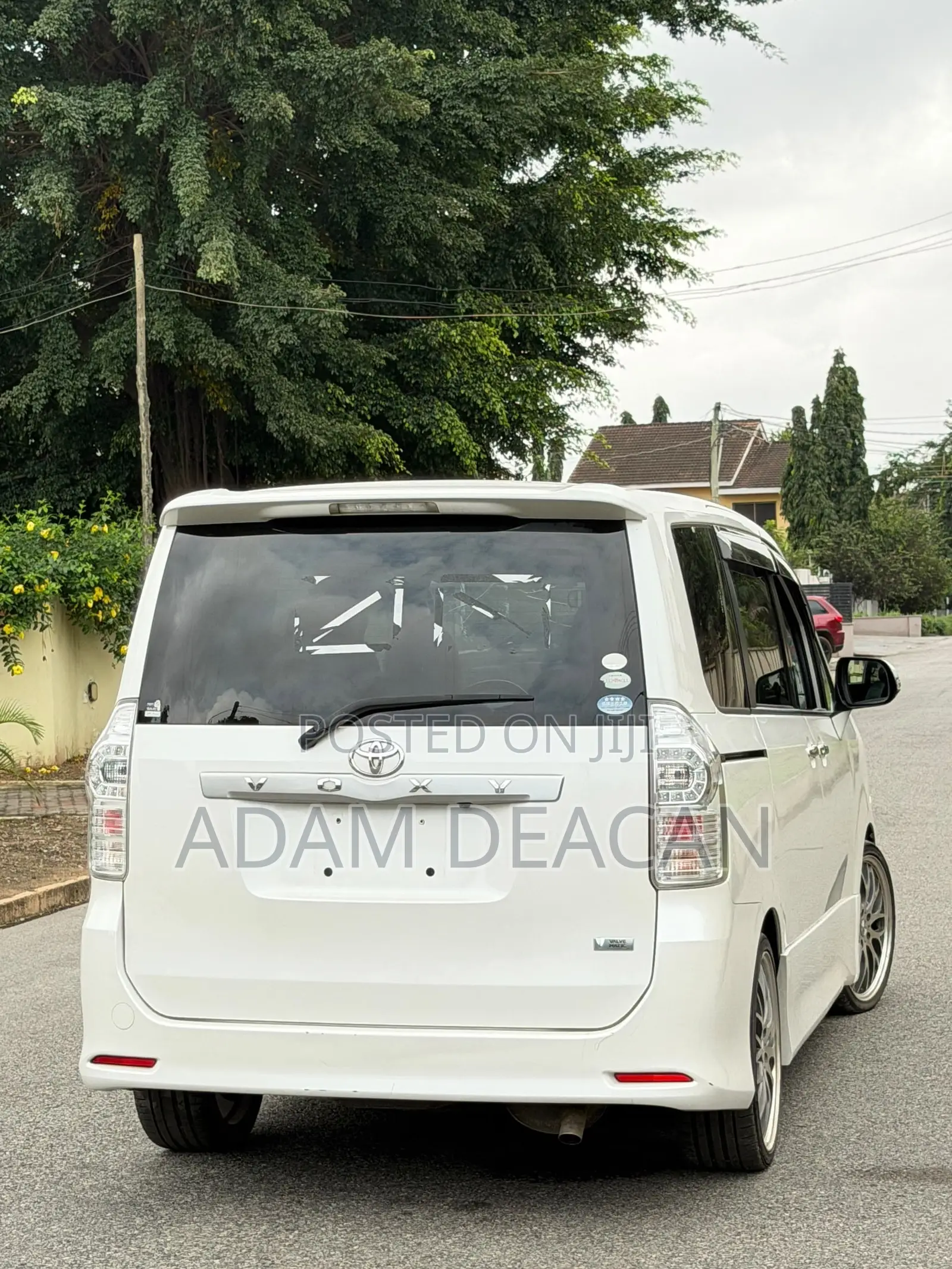 Toyota Voxy 2013 White