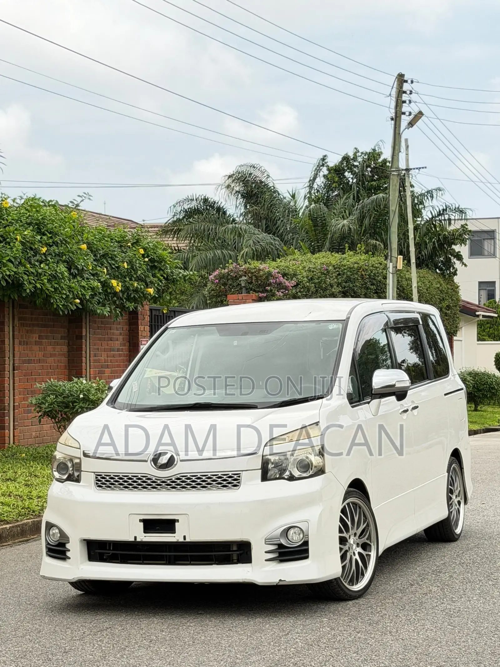 Toyota Voxy 2013 White