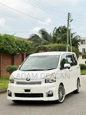 Toyota Voxy 2013 White