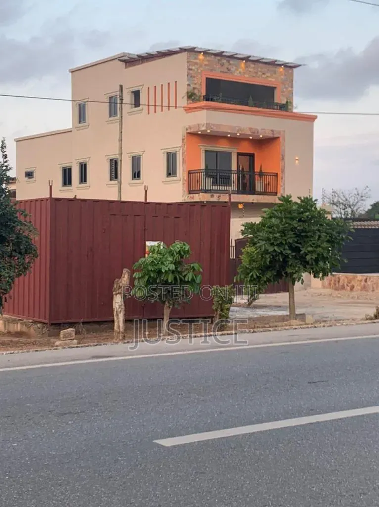 4bdrm Duplex in Kwabenya for sale