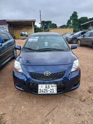 Toyota Yaris Base Sedan 4dr 2010 Black