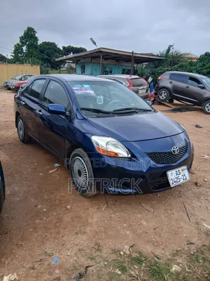 Toyota Yaris Base Sedan 4dr 2010 Black