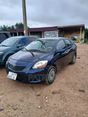 Toyota Yaris Base Sedan 4dr 2010 Black