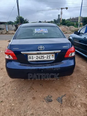 Toyota Yaris Base Sedan 4dr 2010 Black