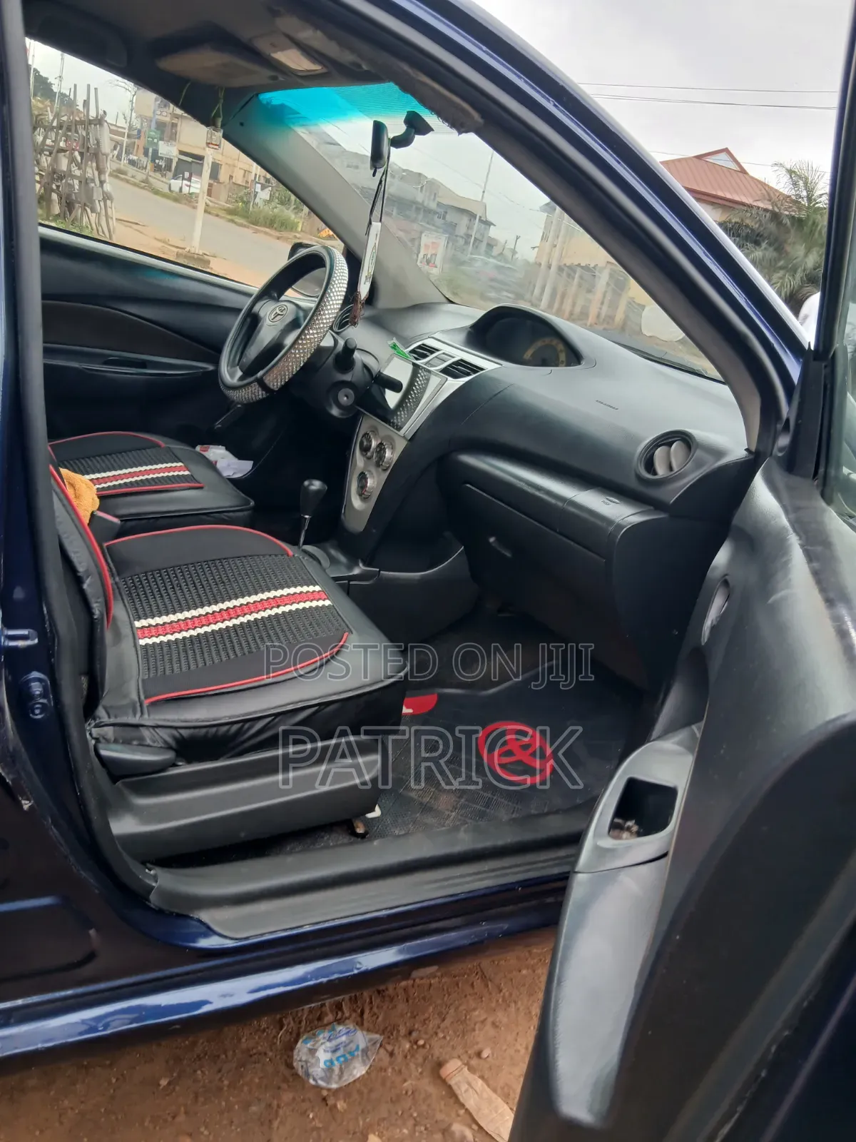 Toyota Yaris Base Sedan 4dr 2010 Black