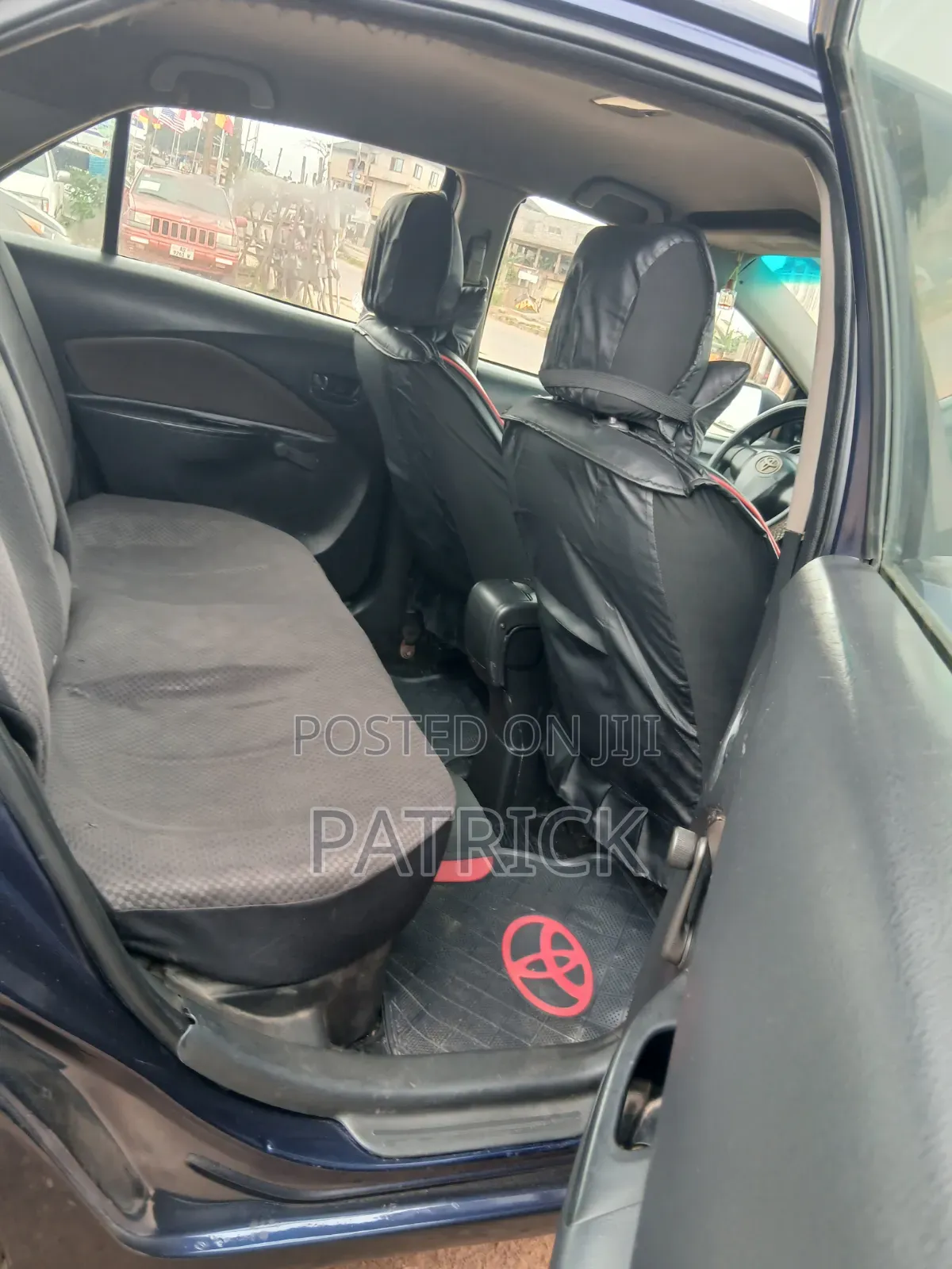 Toyota Yaris Base Sedan 4dr 2010 Black