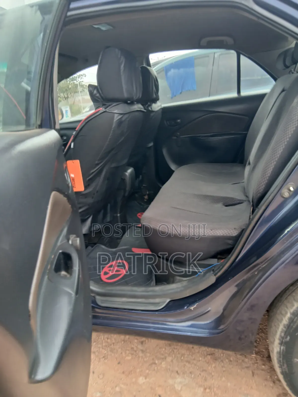 Toyota Yaris Base Sedan 4dr 2010 Black